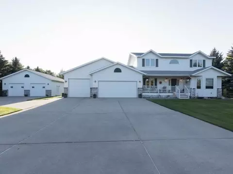 9440 Oak Dr, Bismarck, ND 58503 photo 1