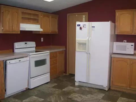 117 Deer St, Mandan, ND 58554 photo 3