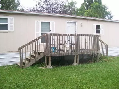 117 Deer St, Mandan, ND 58554 photo 2