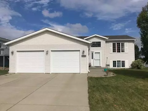 4326 Turnbow, Bismarck, ND 58503 photo 1