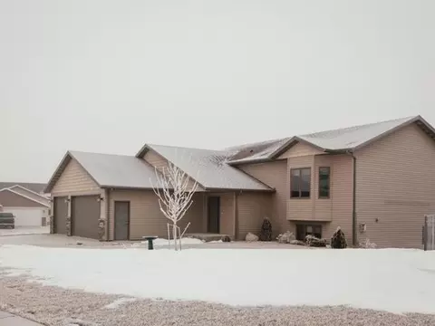 4909 Pumice Lp, Bismarck, ND 58503 photo 2