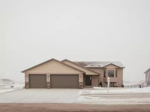4909 Pumice Lp, Bismarck, ND 58503 photo 1