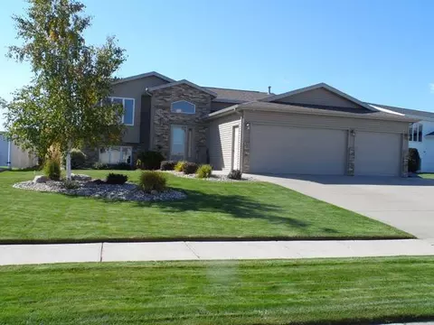 4525 Chamberlain Dr, Bismarck, ND 58504 photo 1