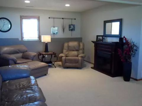 4525 Chamberlain Dr, Bismarck, ND 58504 photo 23