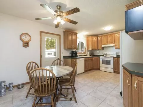 42 Eckleson Rd, Lincoln, ND 58504 photo 3