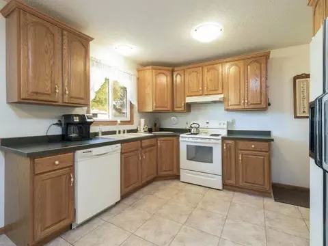 42 Eckleson Rd, Lincoln, ND 58504 photo 4
