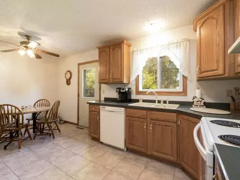 42 Eckleson Rd, Lincoln, ND 58504 photo 5