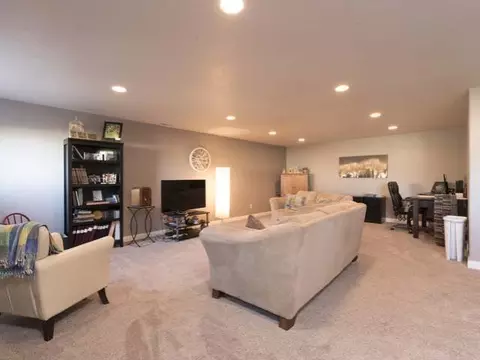 4307 Opal Dr, Bismarck, ND 58503 photo 11