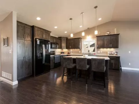 4307 Opal Dr, Bismarck, ND 58503 photo 3