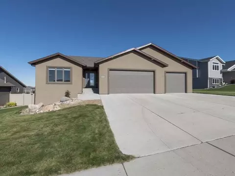 4307 Opal Dr, Bismarck, ND 58503 photo 1