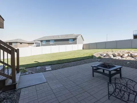4307 Opal Dr, Bismarck, ND 58503 photo 9