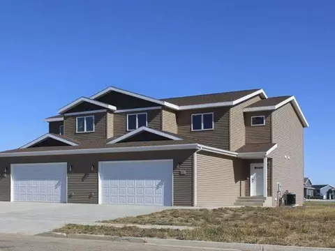 315 Irvine Lp, Bismarck, ND 58504 photo 1