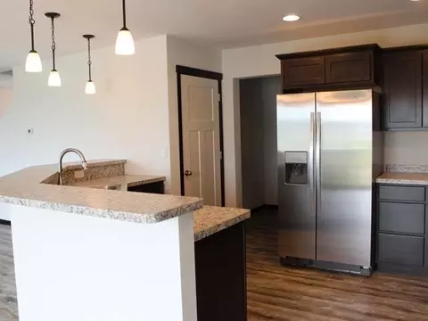 315 Irvine Lp, Bismarck, ND 58504 photo 2