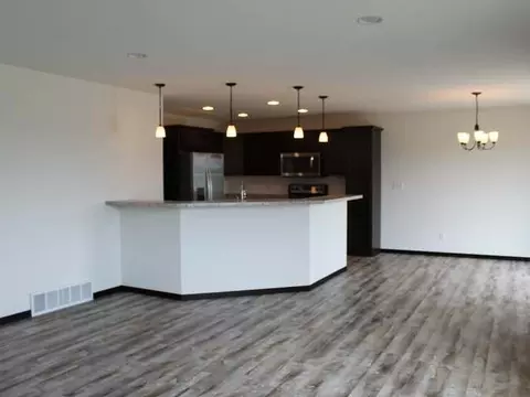 315 Irvine Lp, Bismarck, ND 58504 photo 3