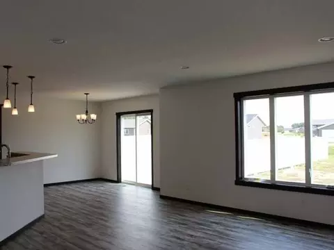 315 Irvine Lp, Bismarck, ND 58504 photo 5