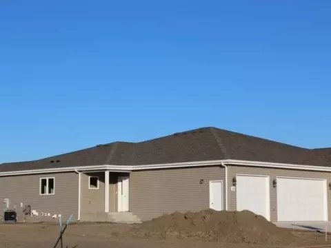 235 Irvine Lp, Bismarck, ND 58504 photo 1
