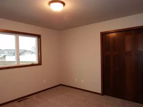 235 Irvine Lp, Bismarck, ND 58504 photo 8