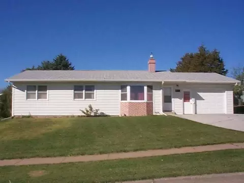 417 3rd Ave NW, Beulah, ND 58523 photo 1