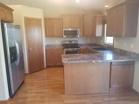 930 Canada Ave, Bismarck, ND 58503 photo 4
