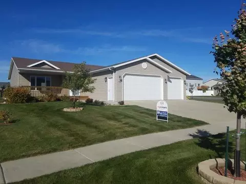 930 Canada Ave, Bismarck, ND 58503 photo 1