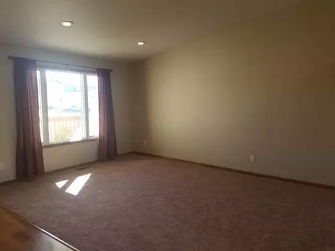 930 Canada Ave, Bismarck, ND 58503 photo 5