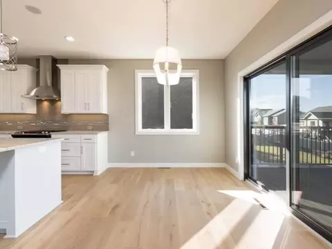 3914 Crest Cl, Bismarck, ND 58503 photo 6