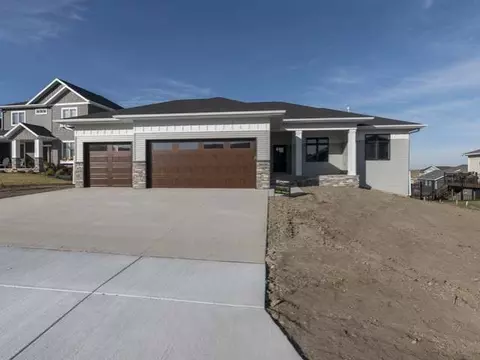 3914 Crest Cl, Bismarck, ND 58503 photo 1