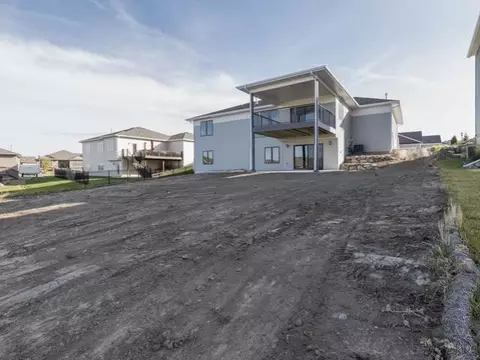 3914 Crest Cl, Bismarck, ND 58503 photo 23