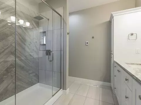 3914 Crest Cl, Bismarck, ND 58503 photo 9