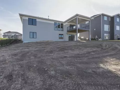3914 Crest Cl, Bismarck, ND 58503 photo 24
