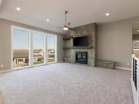 3914 Crest Cl, Bismarck, ND 58503 photo 3