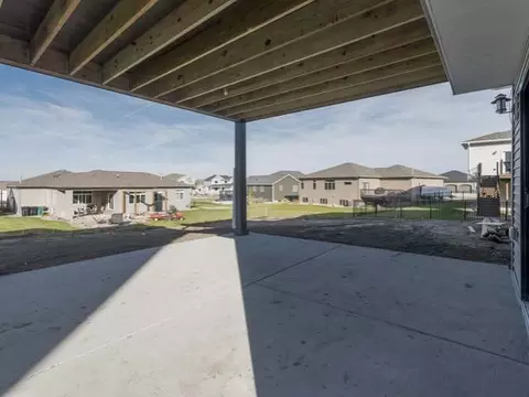 3914 Crest Cl, Bismarck, ND 58503 photo 15