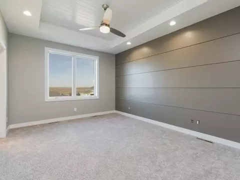 3914 Crest Cl, Bismarck, ND 58503 photo 7