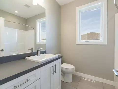 3914 Crest Cl, Bismarck, ND 58503 photo 12