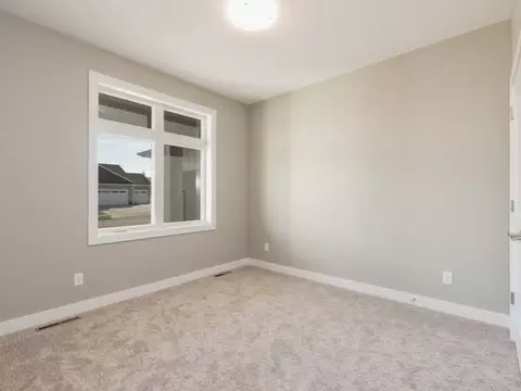 3914 Crest Cl, Bismarck, ND 58503 photo 13
