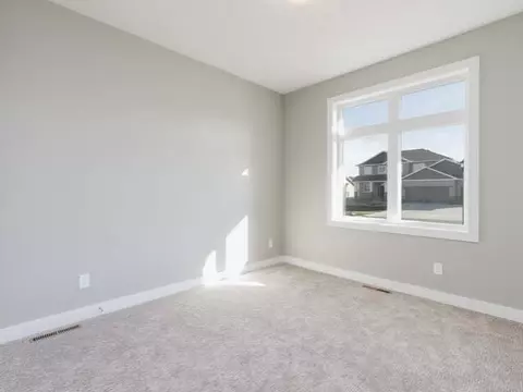 3914 Crest Cl, Bismarck, ND 58503 photo 11