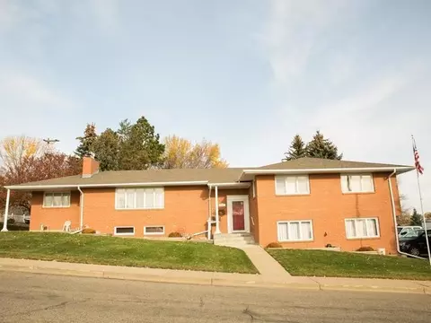 800 Custer Dr, Mandan, ND 58554 photo 1