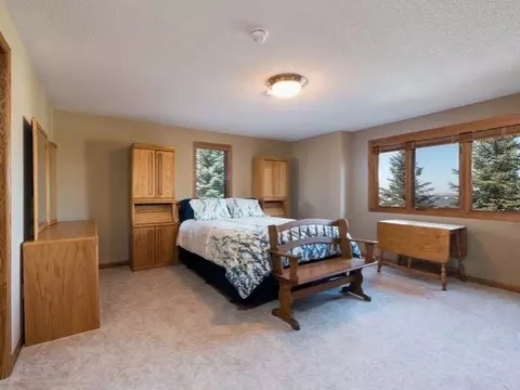910 Corvette Cir, Bismarck, ND 58503 photo 12
