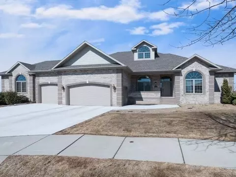 910 Corvette Cir, Bismarck, ND 58503 photo 1