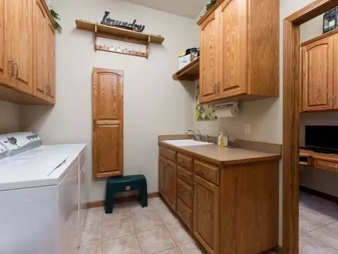 910 Corvette Cir, Bismarck, ND 58503 photo 11