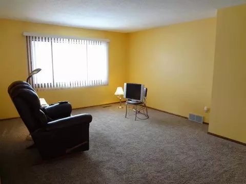 103 Versailles Ave, Bismarck, ND 58504 photo 3