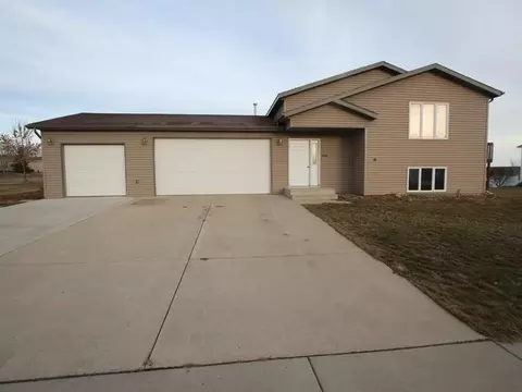 4600 Kost Dr, Bismarck, ND 58503 photo 1