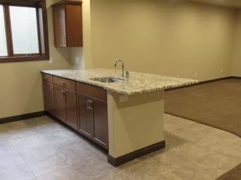 1423 Pin Oak Lp, Bismarck, ND 58501 photo 9