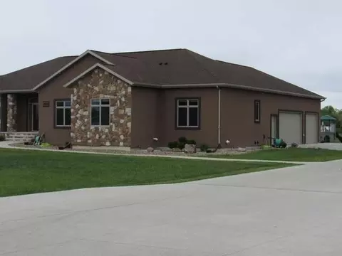 1423 Pin Oak Lp, Bismarck, ND 58501 photo 34