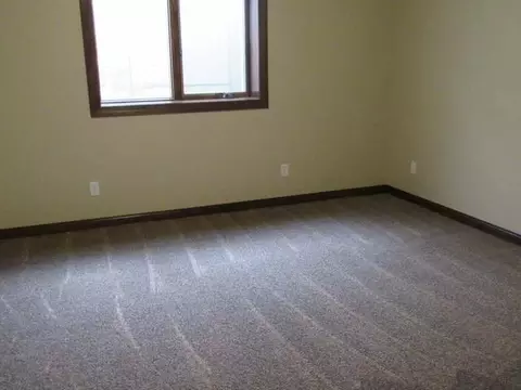 1423 Pin Oak Lp, Bismarck, ND 58501 photo 35