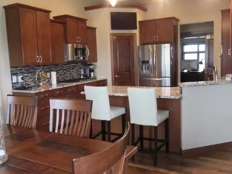 1423 Pin Oak Lp, Bismarck, ND 58501 photo 5