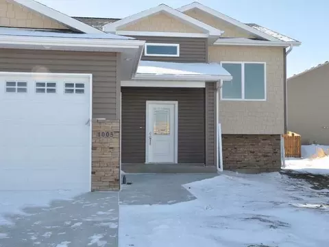 1005 Calvert Pl, Bismarck, ND 58503 photo 2