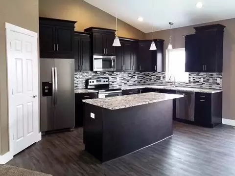 1005 Calvert Pl, Bismarck, ND 58503 photo 5