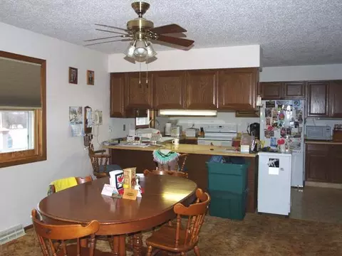 311 West St, Carson, ND 58529 photo 4