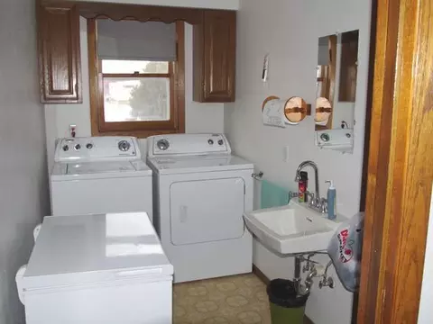 311 West St, Carson, ND 58529 photo 6